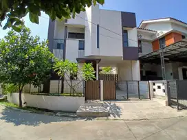 Rumah Baru Model Modern Tropis Bebas Banji Strategis di Jatiasih