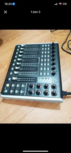 Behringer X touch compact