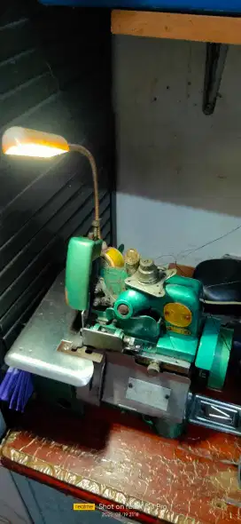 Mesin Obras Benang Tiga