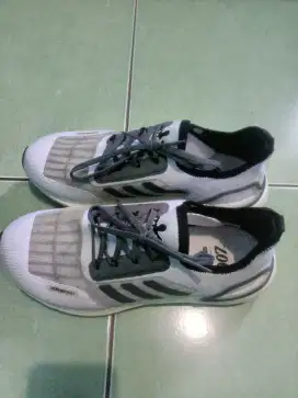 Sepatu Adidas Ultraboost X James Bond Warna Hitam Putih