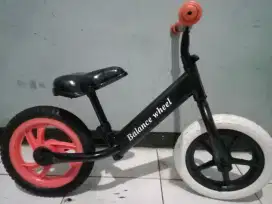 Dijual sepeda Tampa pedal BALANCE WHEEL anak masih bagus tinggal pakai