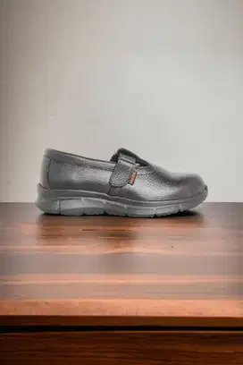 Pengrajin harga sepatu lapangan Batu