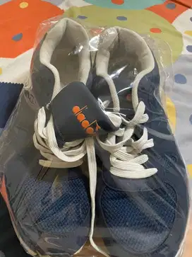 Jual bu sepatu casual diadora granada
