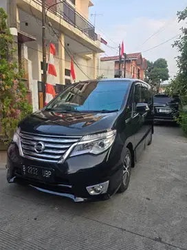 Dijua Nissan Serena Hws 2.0 A/Y