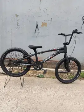 Sepeda BMX UK 20 UNITED