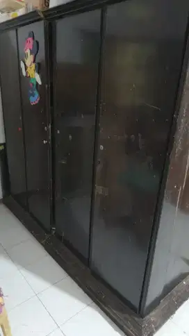 Lemari Jati 4 daun pintu ada laci rahasia