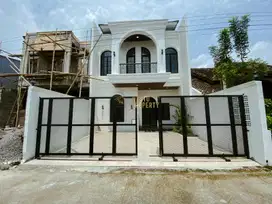 RUMAH 2 LANTAI DESIGN KLASIK DEKAT MAGUWOHARJO & BUDI MULIA 2
