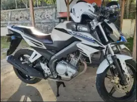 Vixion aslinya merah karna les aja putih