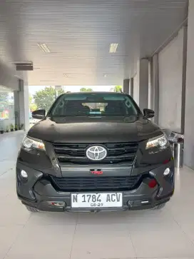 Fortuner 2.4 GR AT Black Istimewa