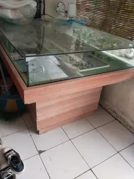 Meja kaca bongkar pasang
