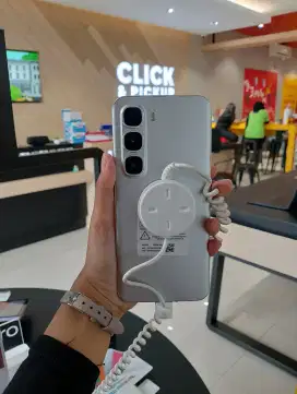 Handphone dari brand Infinix