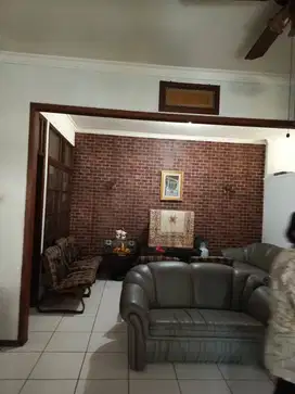 Rumah Cantik Nyaman dan Strategis Dalam komplek Siap Huni