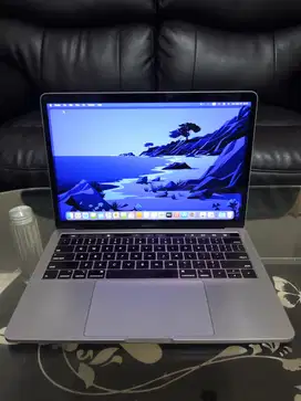 MacBook 2019 13 inch Intel Core i7 RAM 16 GB SSD 256 GB