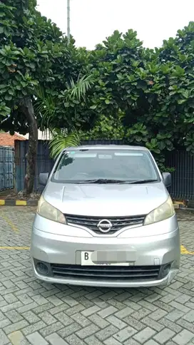 Nisan Evalia 2013, tangan pertama
