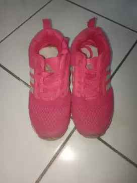 Fusia Adidas ori
