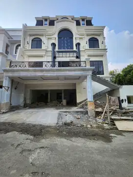 DIJUAL RUMAH BARU DESIGN CLASSIK EROPA.PRIVATE POOL.LIFT.DI CIPETE