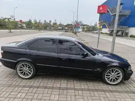 BMW 320i 1995 Bensin