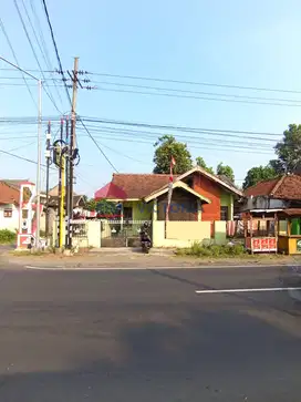 Rumah Posisi Hook + Kebun Luas di Badas Pare Kab Kediri