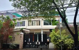 RUMAH MEWAH TINGKAT DI PULO GADUNG, JAKARTA TIMUR