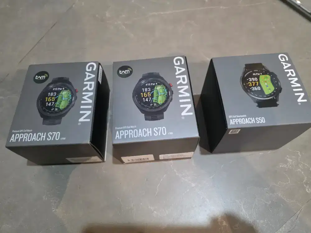 BNIB Garmin Golf Approach S70 47mm Black
