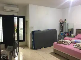 DHYANA RUMAH JELAMBAR UK 5X15m BEBAS BANJIR JALAN 2 MOBIL