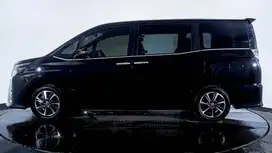 Toyota Voxy 2.0 AT 2019 Hitam