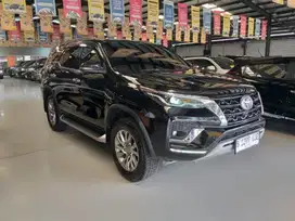 MULUS TERAWAT!!! Toyota Fortuner VRZ 2.8 Diesel AT 2022 - Hitam