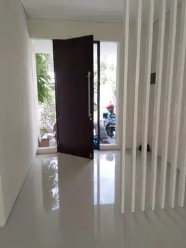 Rumah baru gress, siap huni di Citraland, Surabaya Barat