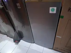 Freezer es batu Sharp dan LG msh mulus