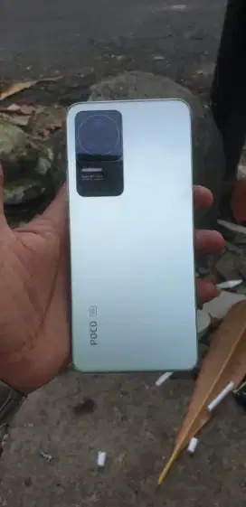 Poco F4 5G 8/256 minus