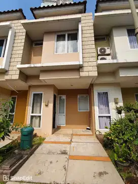 Disewakan Rumah 2 Lantai Virginia Village – Hadap Timur Laut