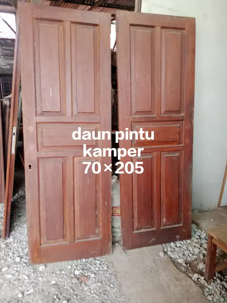 Daun pintu kamper