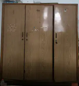 Lemari baju retro kayu jati 3 pintu