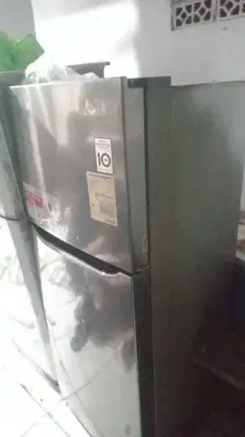 Kulkas LG 2 pintu