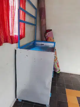 Stand minuman bekas