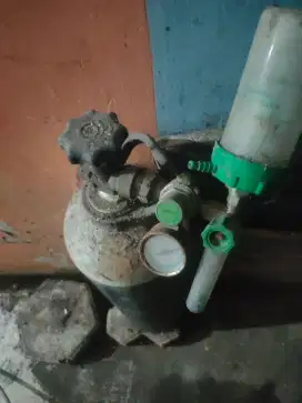 Tabung oksigen bekas