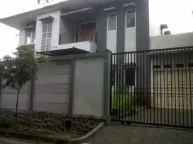 JUAL RUMAH DENGAN HALAMAN LUAS HARGA NJOP DI KEMANG JAKARTA SELATAN