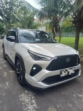 Yaris Cross Tipe Tertinggi S GR Hybrid TSS Two-Tone Putih Hitam, 2024