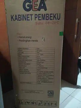 Freezer es batu GEA 6rak normal mulus