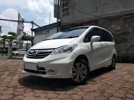 Honda Freed  1.5 S Bensin-AT 2015 Putih