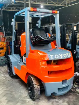 JUAL FORKLIFT BEKAS TOYOTA 3 TON MAST 3 METER TAHUN MUDA