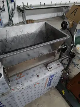 Operator Mesin Produksi