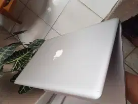 Macbook pro a1286 core i7 ram 12/hdd 500gb.