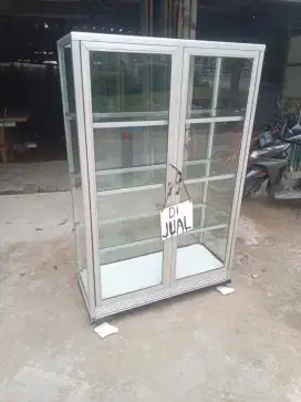 Dijual lemari kaca