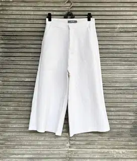Celana High Waist Crop Putih Mary Jane Preloved