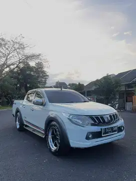 Strada triton GLS 2.5 double cabin 4x4 manual full variasi