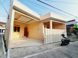 Rumah Baru Cantik Gress di Surakarta Kota