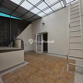 VILLA JALAN GAPERTA KOMPLEK PIAZZA RESIDENCE MEDAN HELVETIA