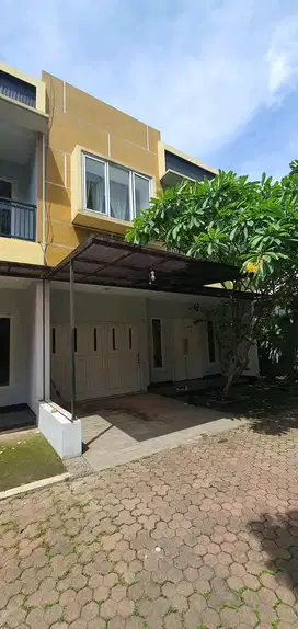 Dijual Rumah 2 Lantai Premium Townhouse di Pasar Minggu