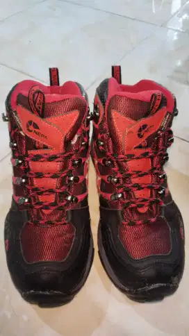 Sepatu second nepa ukuran 39